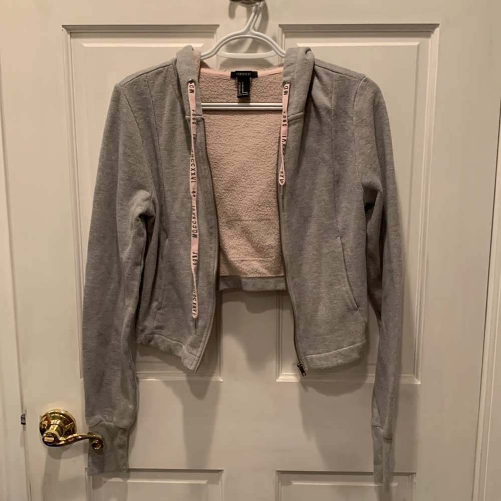 Forever 21 cropped hoodie /w zipper grey WORN ONCE size medium